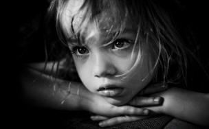 10 uskomatonta tarinaa pienistä lapsista heidän menneisyydestään