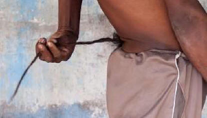 Intialainen "hännän mies" alkoi palvoa kuinka jumala