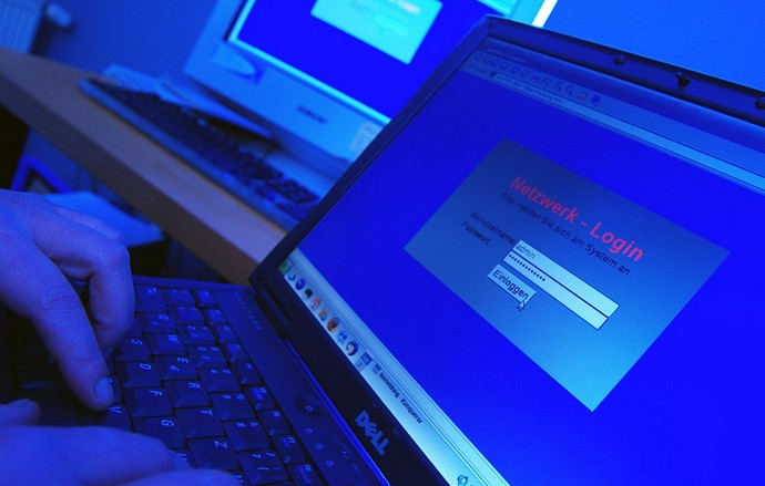 "Hakkeroi Pentagon-verkkosivustoa!"