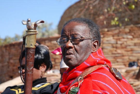 Afrikkalainen shamaani ulkomaalaisista