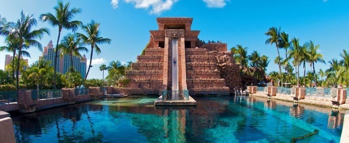 Vesipuistot upeilla vesiliukumäkeillä