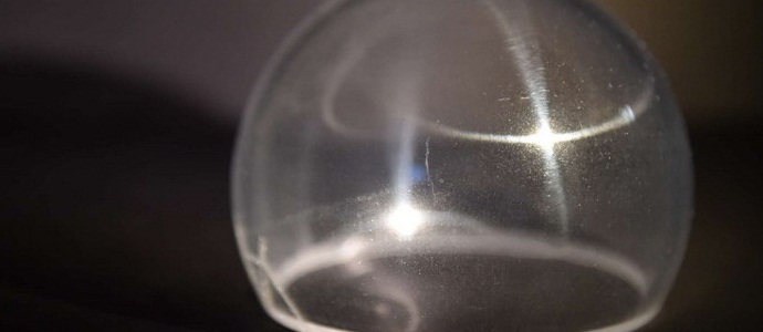 Amerikkalaiset kehittivät läpinäkyvän keraamisen panssarin.