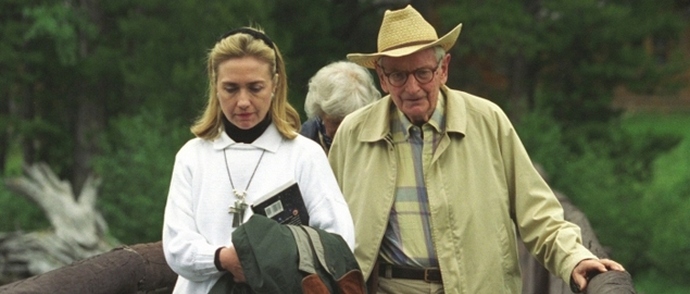 Amerikkalaiset odottavat Hillary Clintonilta paljastavan kaikki salaisuudet UFO: sta