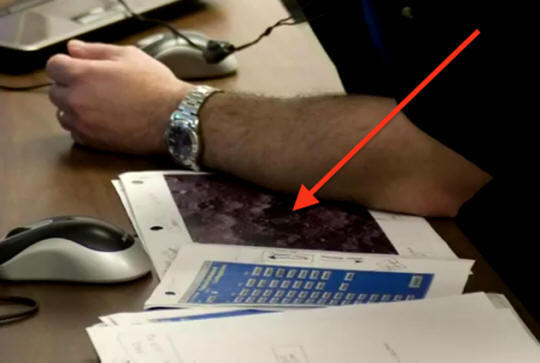 Laukaus rakennuksesta on käsillä NASA: n työntekijälle