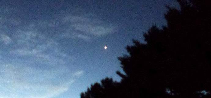 Amerikkalaiset ampuivat salaperäisen UFO: n iltataivaalla