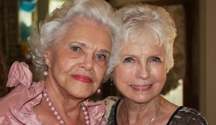 Amerikkalainen adoptoi seitsemänkymmentäkuusi vuotta vanhaa naista