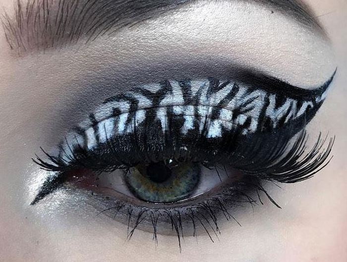 Amerikkalainen meikkitaiteilija maalaa maalauksiaan vuosisatojen ajan