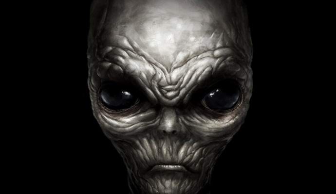 Amerikkalainen poika näkee kammottavia harmaita muukalaisia