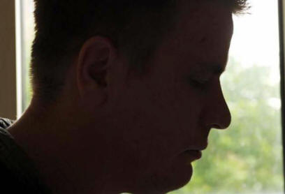 Englantilainen väittää kummittelevan haamunaisen