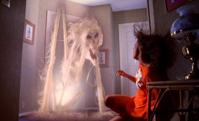 Poltergeistin hyökkäys osui valvontakameraan