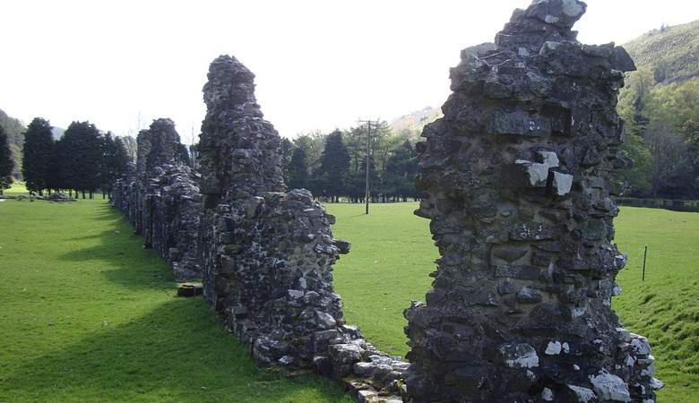 Päättömä aave rangaisti turistivarastoa