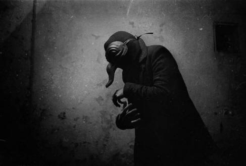 Mustat kääpiöt ja muut poikkeavuudet Abakanin asunnossa