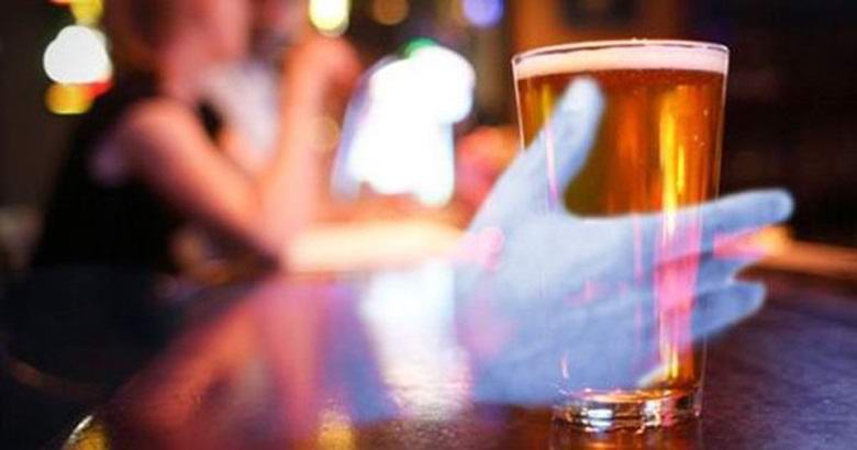 Englantilaisen pubin helvetti pääsi valvontakameran linssiin