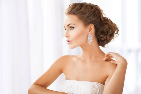 menettää korvakorun vasemmasta korvasta 