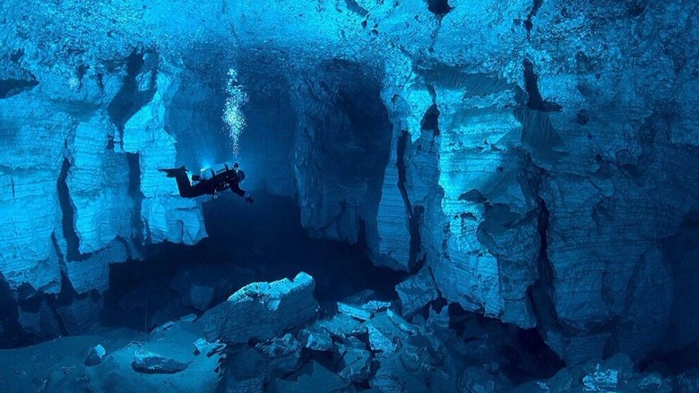 Sukeltajat olivat yllättyneitä löytäessään omituisen sukellusveneen