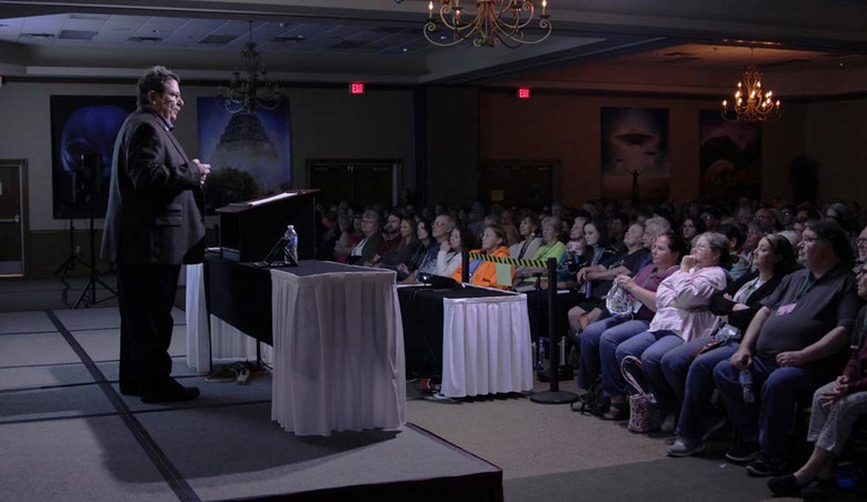 Mustat silmät lapset voivat olla muukalaisia.