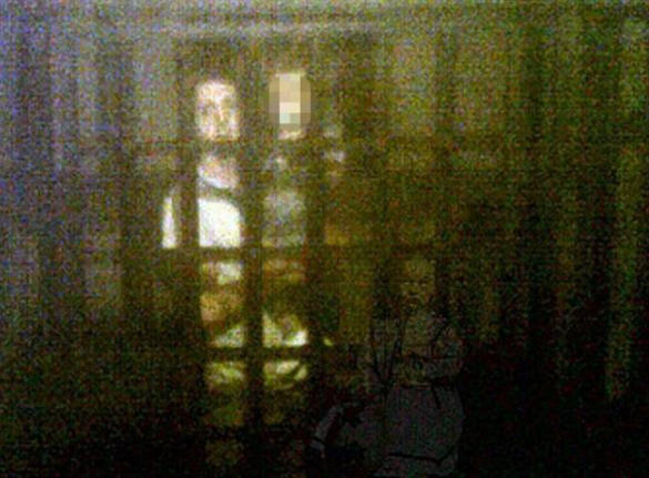 Haamutyttö putosi museokävijöiden valokuviin