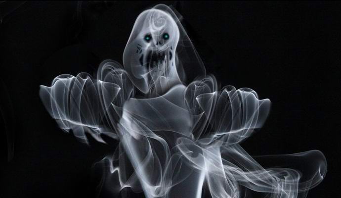 Tupakoiva haamu ilmestyi selfielle