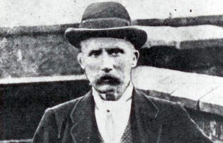 Salaperäiseen reikään imeytyneen ihmisen henki yrittää edelleen päästä ulos.