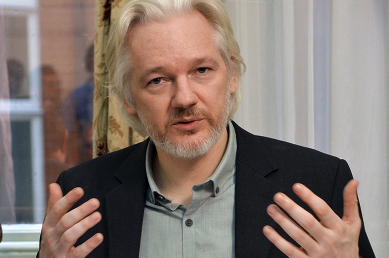 Julian Assange lähetti omituisen koodauksen: salaliitoterapeutit tappiolla