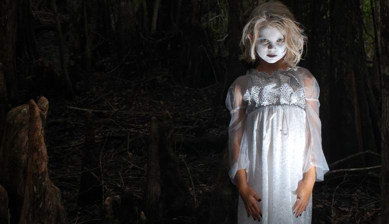 Makeahampaisen tytön phantom pääsi kameraan