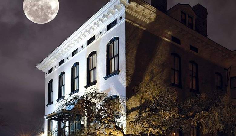 Phantomhahmo vangittiin kuuluisassa kartanossa