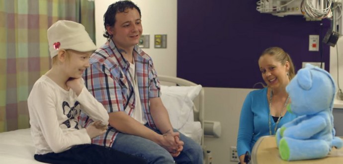 Talking robotti auttaa sairaalahoidossa olevia lapsia