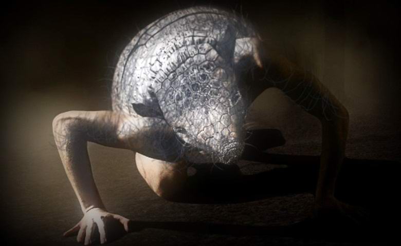 Humanoid Alabaman armeijan päällikön kanssa