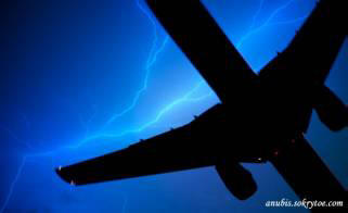 UFO kaappaa lentokoneet