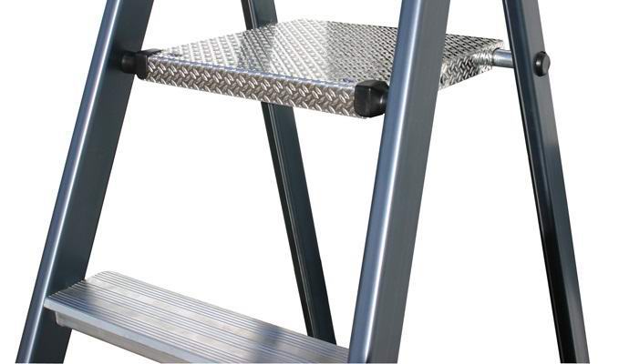 Tikapuiden kanssa leikkivä poltergeisti pelotti työntekijää