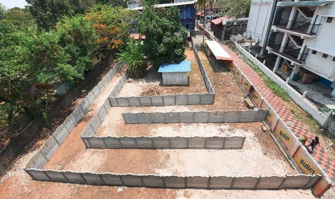 Intialainen rakensi labyrintin baarin ympärille kiertääkseen lakia.