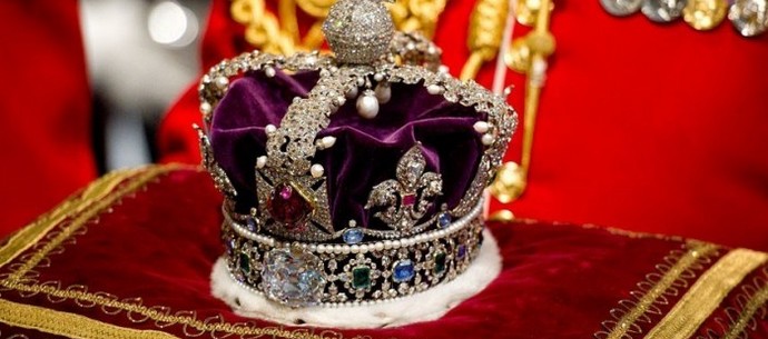 Intialaiset vaativat Ison-Britannian kuningatarltä osaa kruunustaan