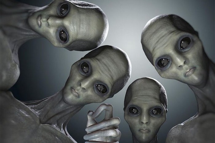 Muukalaiset ovat myös uteliaita.