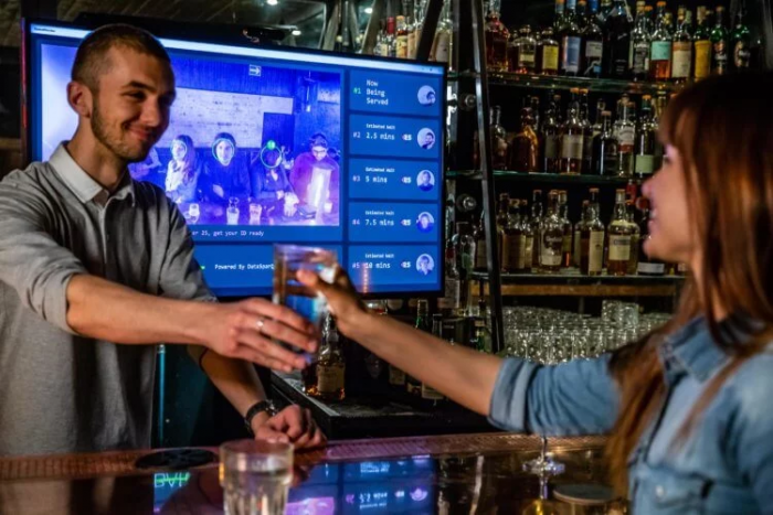 Keinotekoinen älykkyys asennetaan Ison-Britannian baareihin