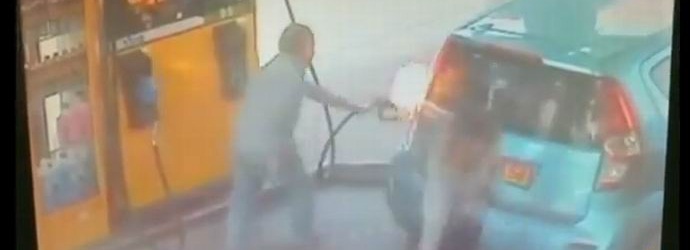 Israelilainen nainen sytytti jonkun toisen auton kieltäytyessään kohtelemasta häntä savukkeella