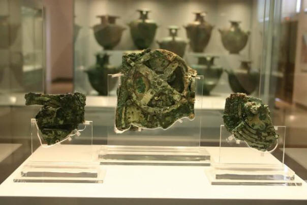 Muinaisen tietokoneen oppiminen Antikytheralta