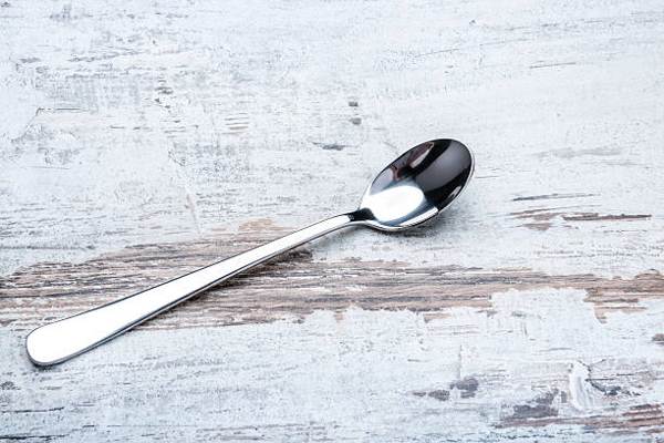 lusikka putosi lattialle 