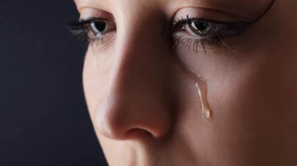 repiä vasemmasta silmästä 