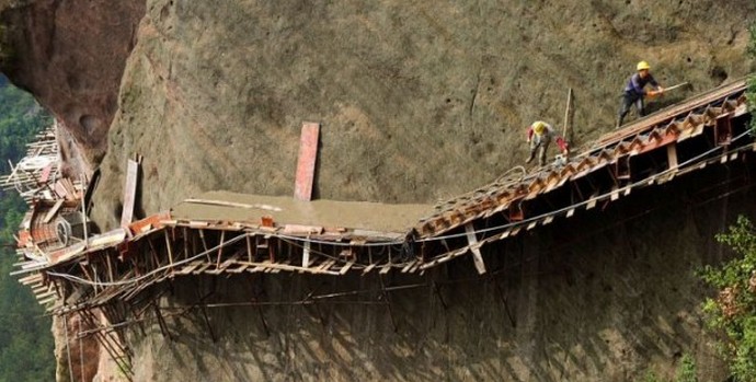 Kuinka kiinalaiset korjaavat vuoristovaellusreittejä