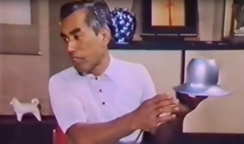 Kuinka japanilaiset koululaiset kiinni miniatyyri-UFO: sta