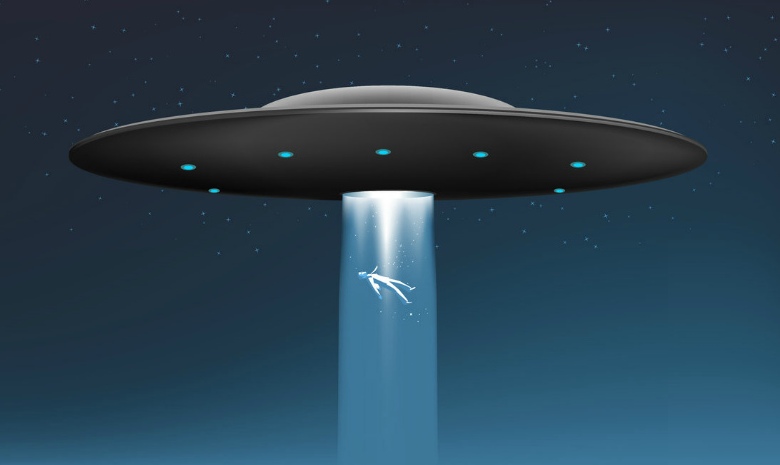 Valvontakamera kuvaa hetkeä, jolloin ulkomaalaiset sieppaavat talon omistajan