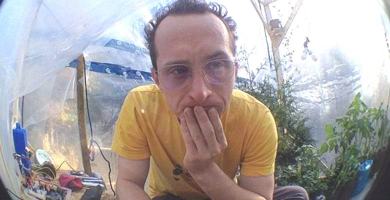 Kanadalainen yritti selviytyä ilmatiiviissä teltassa, jossa oli 200 kasvia