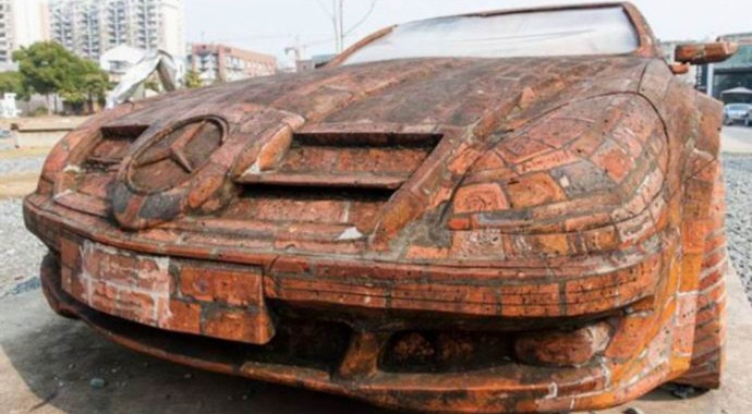 Kiinalainen taiteilija rakensi tiili-Mercedes