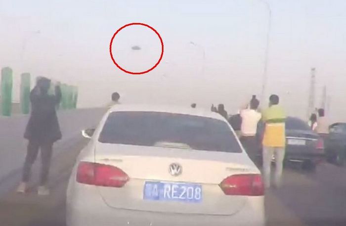 Kiinan savusumu antaa joskus nähdä jopa ulkomaalaisen laivan