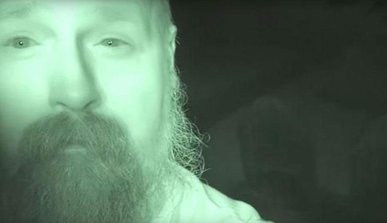 Hautausmaa-aave osui kameran linssiin