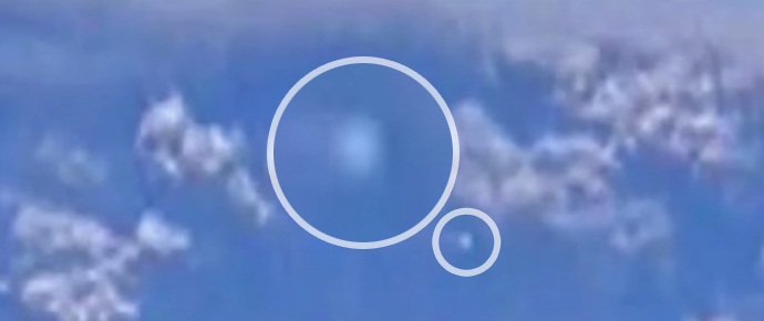 Purjehtiva lautanen huomasi purkautuvan tulivuoren yli