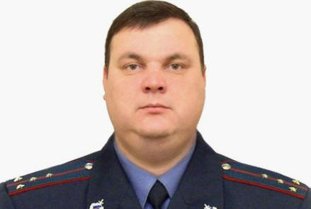 Novosibirskin alueen paras esipiiri tarttui brownie purkkiin