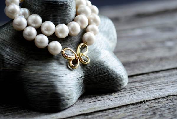 onko mahdollista antaa helmiä naiselle 