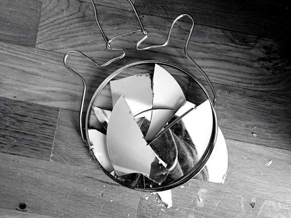 katsoi rikki peiliin 