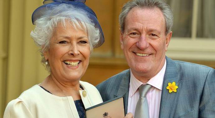 Myöhäisen näyttelijän aviomies on suhteessa haamuunsa.